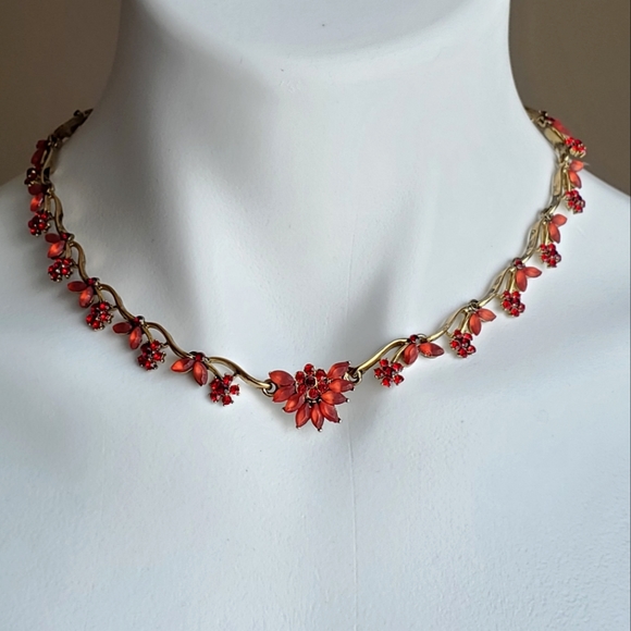 Red Rhinestone leaves vine necklace and Earrings Set - Picture 4 of 14